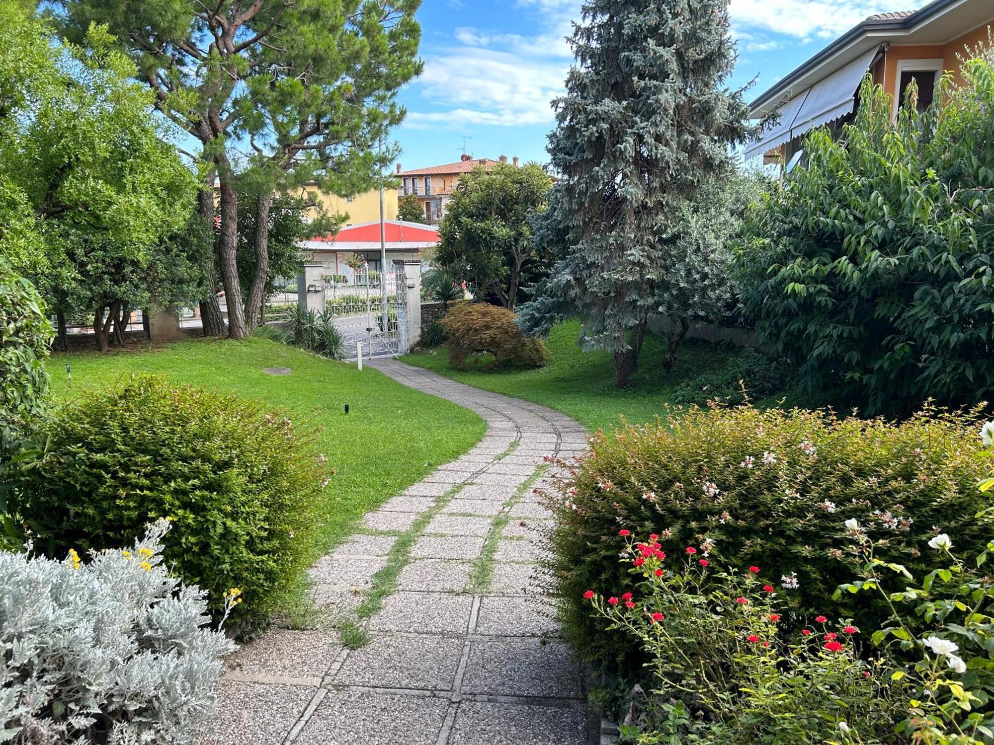 Gold Garda Desenzano Διαμέρισμα Ντεζεντσάνο ντελ Γκάρντα Εξωτερικό φωτογραφία