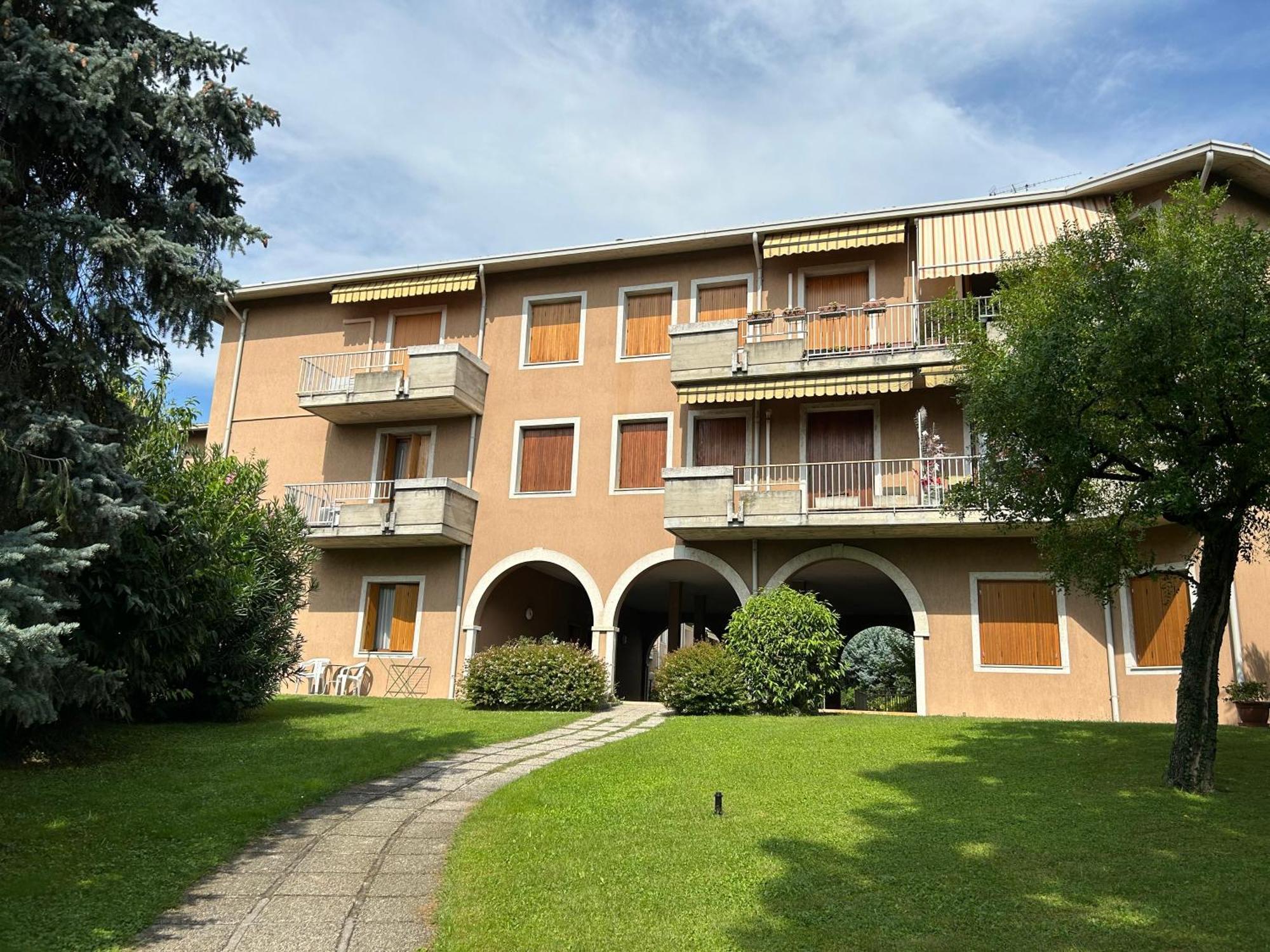 Gold Garda Desenzano Διαμέρισμα Ντεζεντσάνο ντελ Γκάρντα Εξωτερικό φωτογραφία