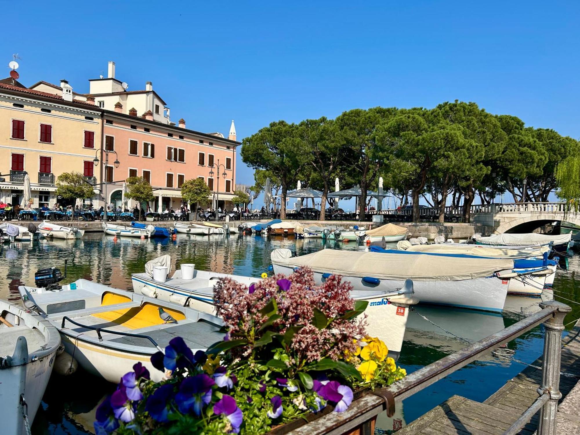 Gold Garda Desenzano Διαμέρισμα Ντεζεντσάνο ντελ Γκάρντα Εξωτερικό φωτογραφία